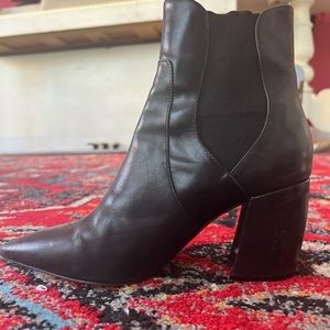 Black leather heeled boots !!